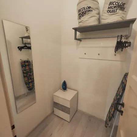 Queen Apartment *