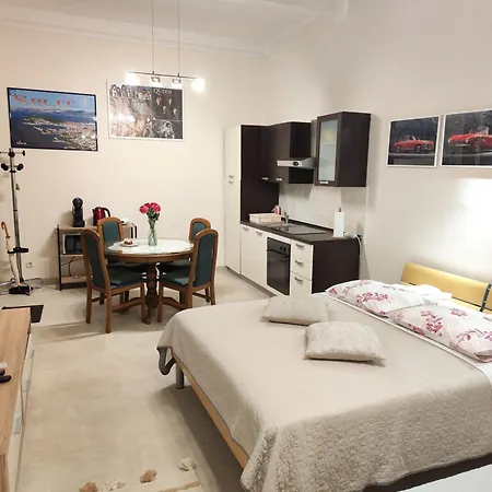 Queen Apartment
